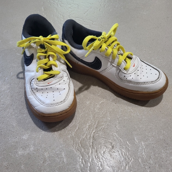 Nike AirForce1 LV8 'Go The Extra Smile' White/Yellow/Blk - Picture 1 of 6